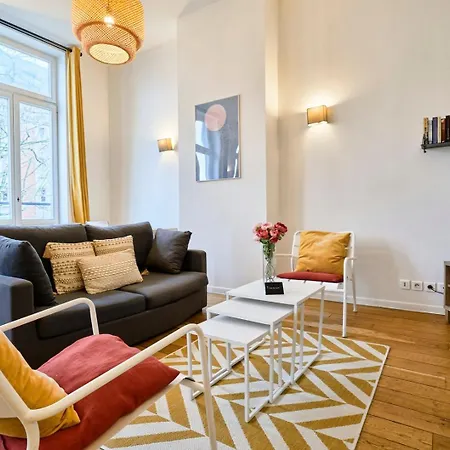 Apartment Charming Flats On The Grand Boulevard